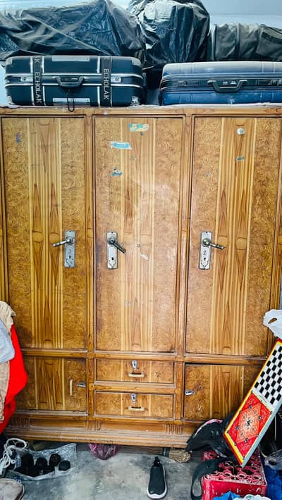 Almari 3door urgent sale heavy gage