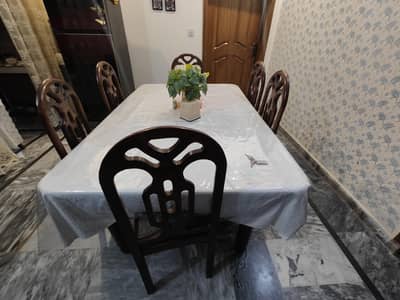 Premium Solid Mahogany 8-Seater Dining Table – Excellent Condition