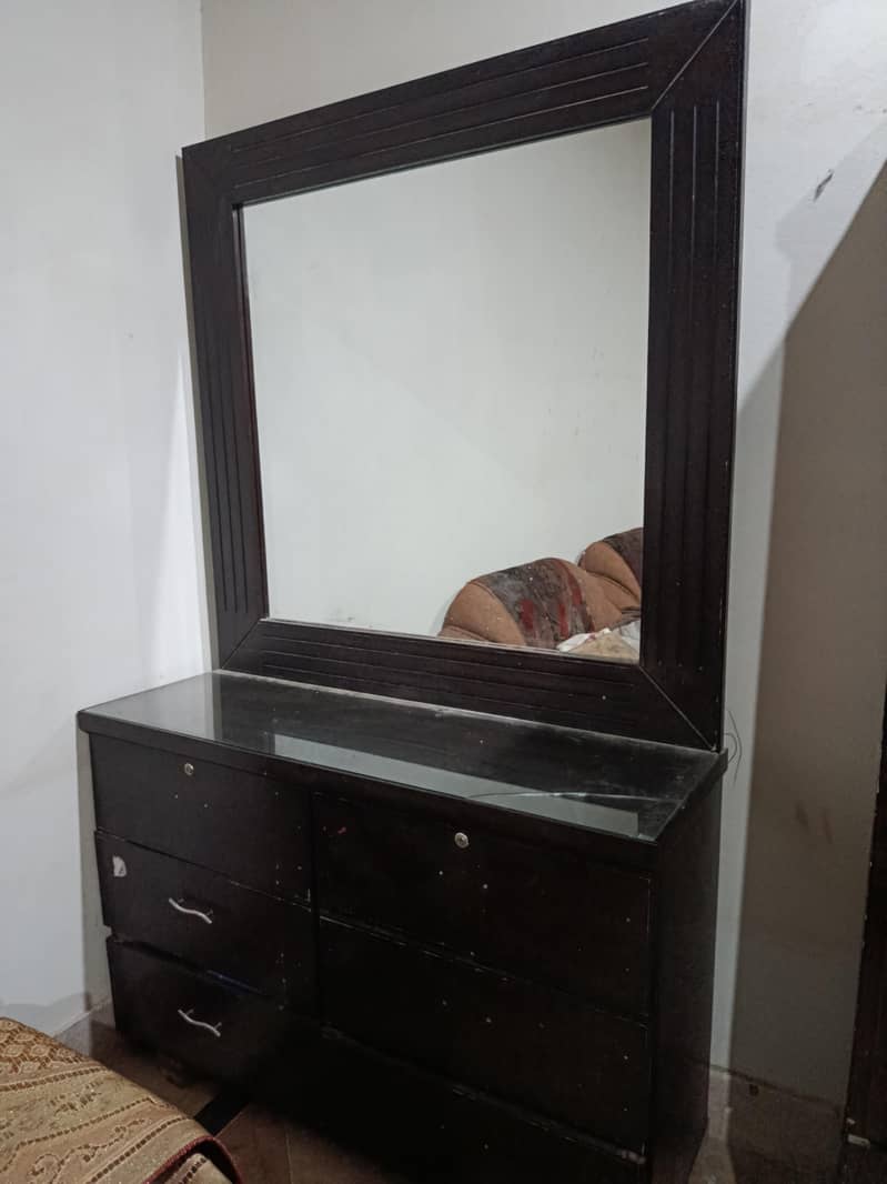 dressing table 0