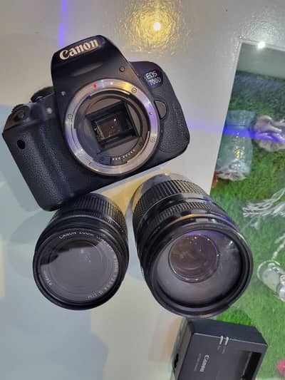Canon T700D for sale 10by10 lush condition  Battery charger memory ca