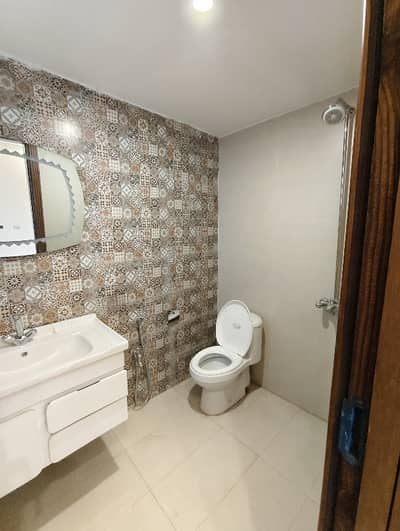 brand new room I-10 upper Portion 1 bed room 1 bath with kitchen only female