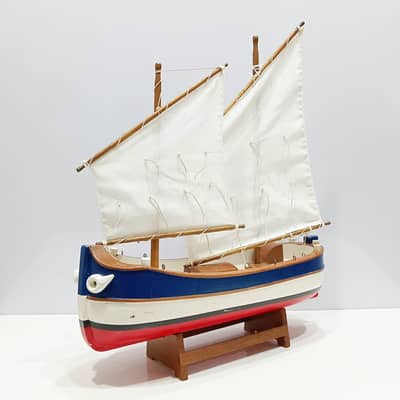 Hand-Made Wooden Fishing Boat by Angelo Silva Lda | Made in Portugal
