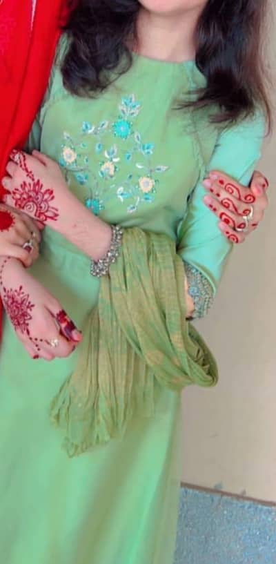 One time used dressess in cheap price