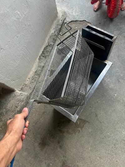 I m selling frise fryer