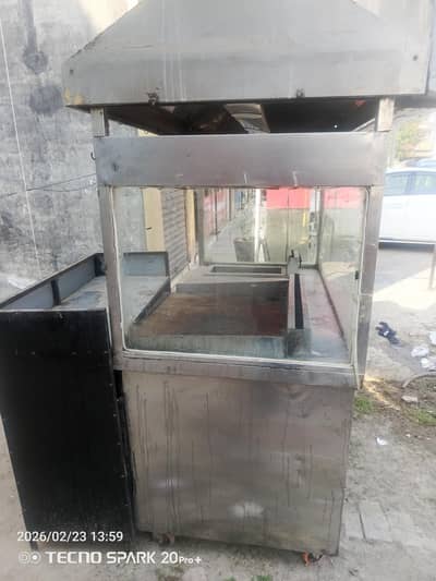 food grid counter with hot plate and fryer