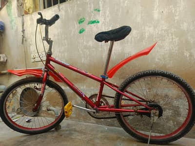 Red Color ki Mazboot aur Stylish Cycle - Urgent Sale.