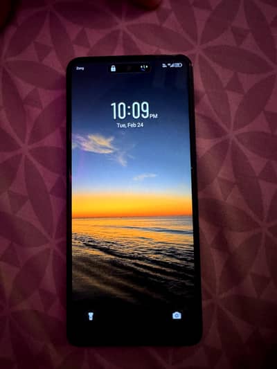 daba charger sab ha  phone selled ha koi masla nh ha storage 8/256