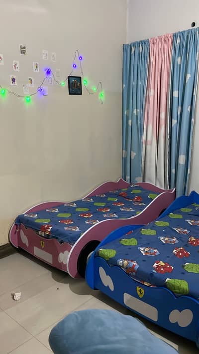 Like new Two Kids bed set with meters and side tebal