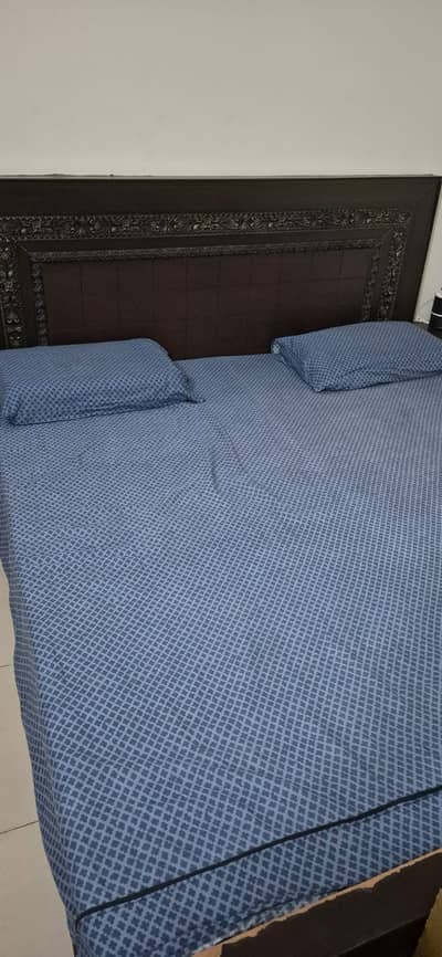  King Size Bed with Mattress + 1 Side Table – Used