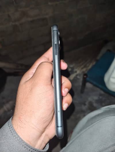 iphone 11 128gb all ok face id ok ha charging lead pass ha