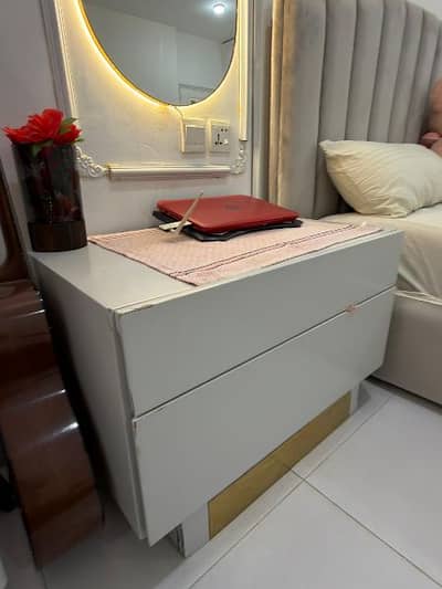 KING SIZE BED AND SIDE TABLES AVAILABLE IN 110000
