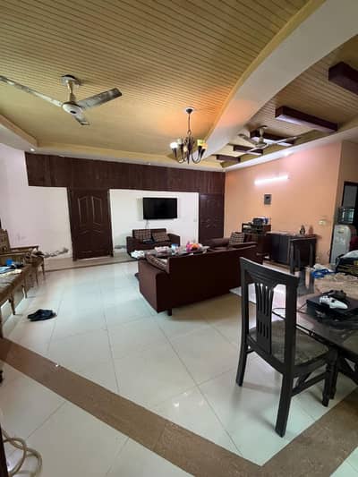 1 Kanal Upper Portion For Rent With 3 Bedroom's & All Utility Connection's