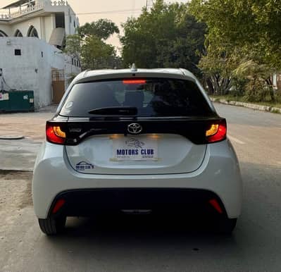 Toyota yaris x push start pearl white