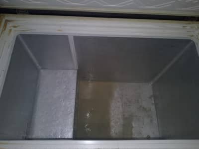 signal door ha saf pies ha  shop k Liya boht ACHA ha