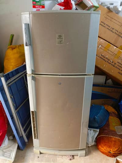 Dawlance fridge bilkul ok hai koi b msla nhe hai coolling b bht ache h