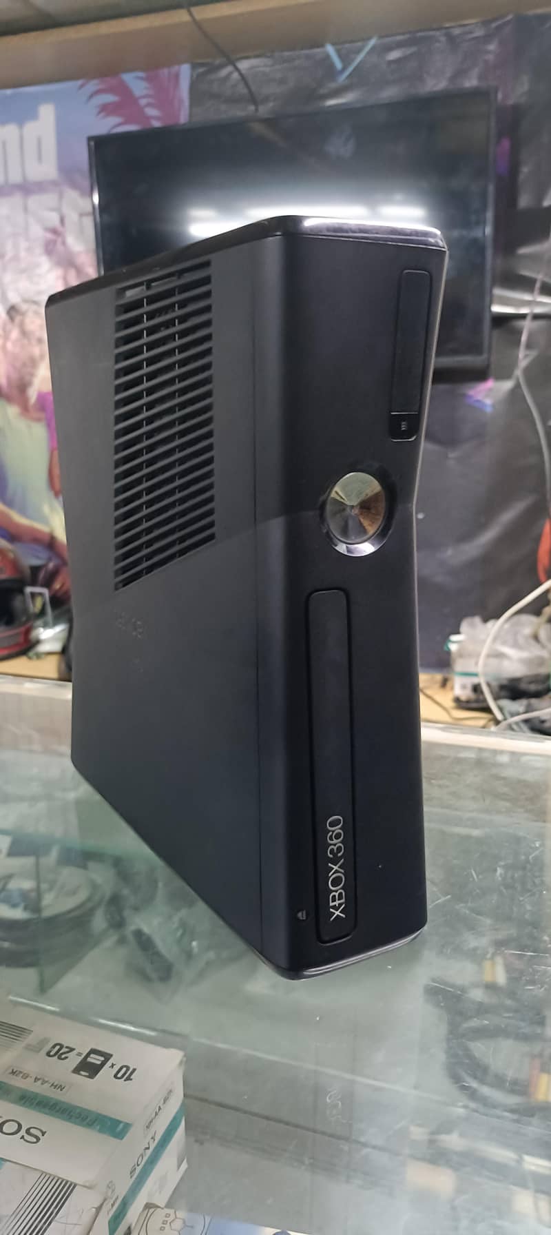 Xbox 360 with 2 wireless controller 3