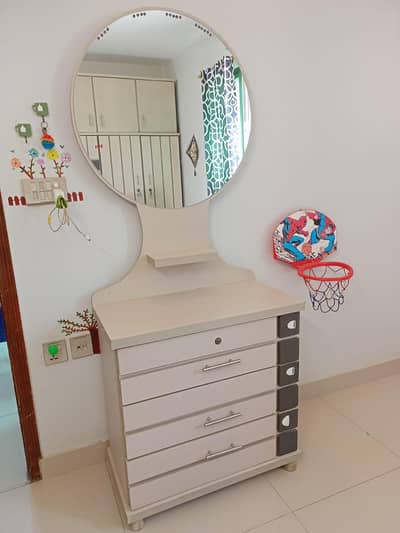 Dressing table for sale