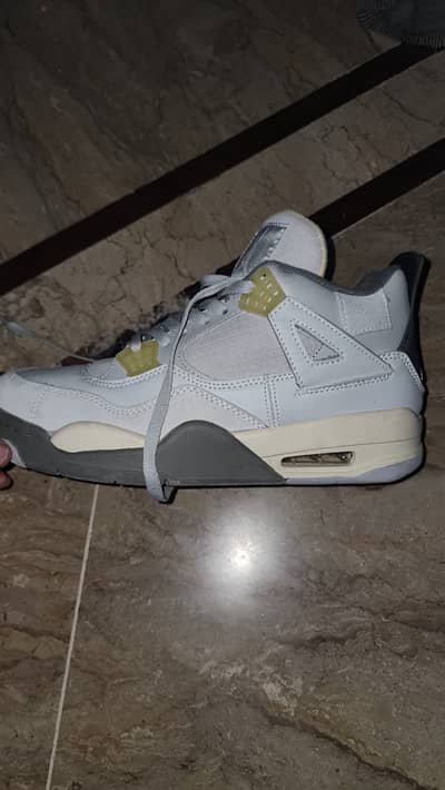ORIGINAL SIZE 10 JORDAN RETRO 4S