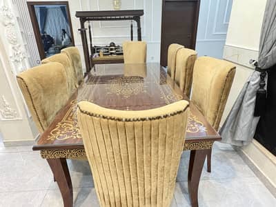 Dining table for 8 persons very spacious. Like new.