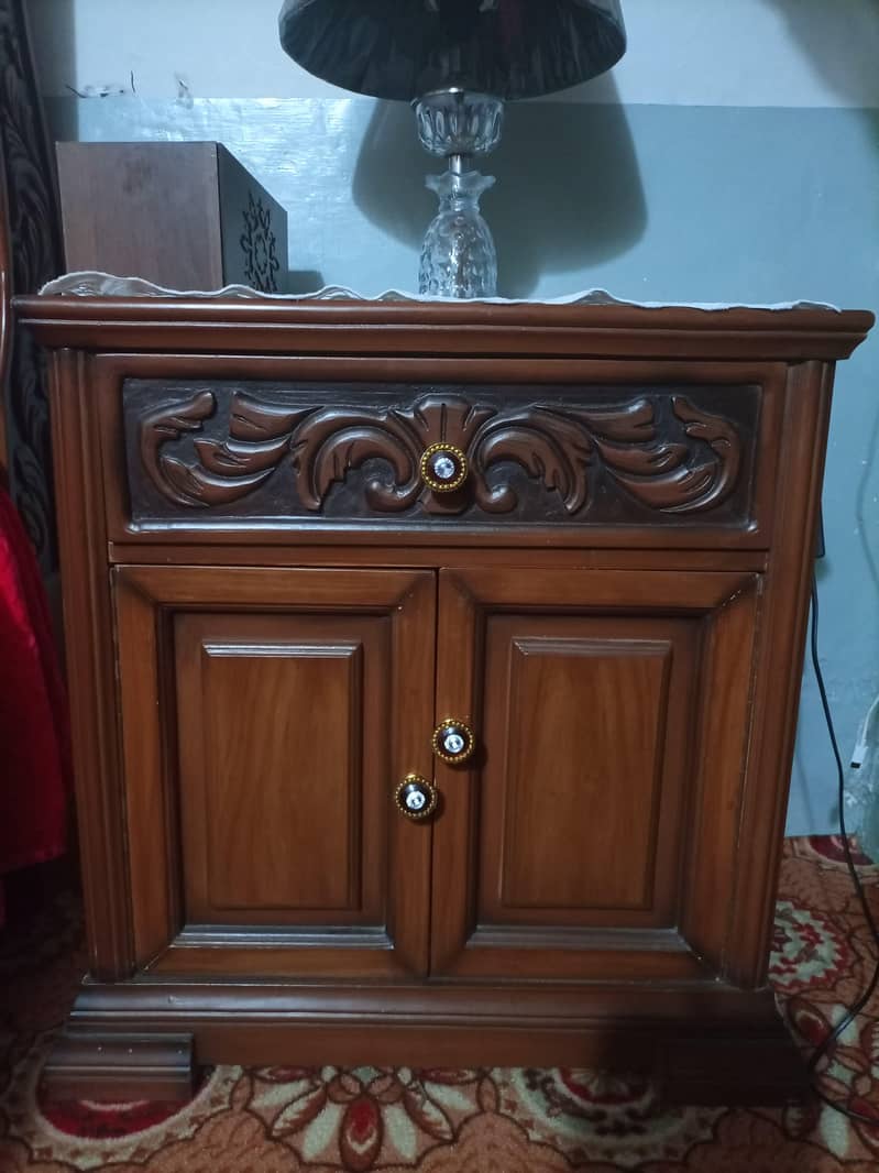 Bed,Dressing Table and 2 side Table 3