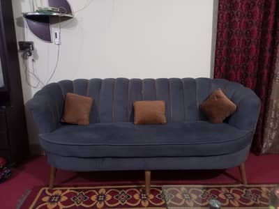 7 seater sofa set with Center Table in almost New condition
