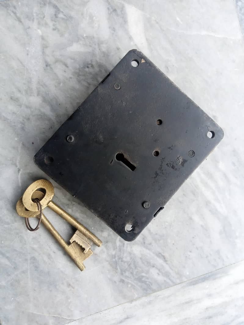 shutter locks 0