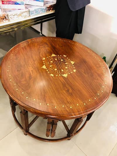 Round Table set