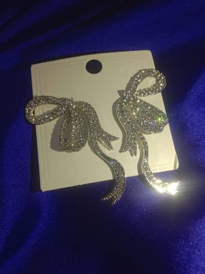 Earrings bow design