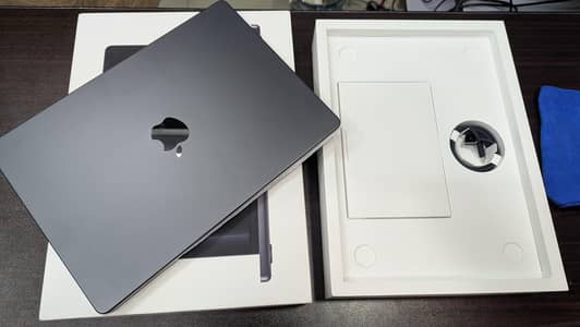 MacBook Pro M5 2025 14" 24/1Tb just box open warranty