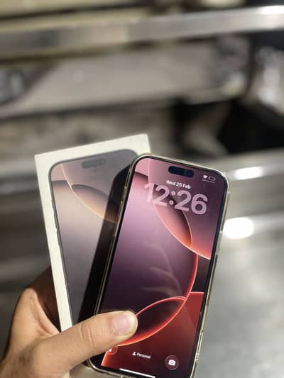 iPhone 16 paro max jv non pta 10 b10 koi masl ni koi scratch ha