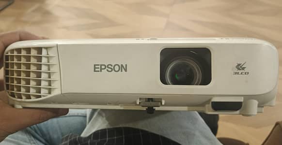 Epson EB-W05 Projector For sale