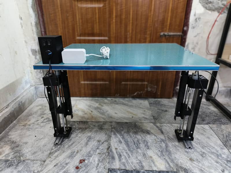 DIY Height Adjustable Table Using Screw Rod 2