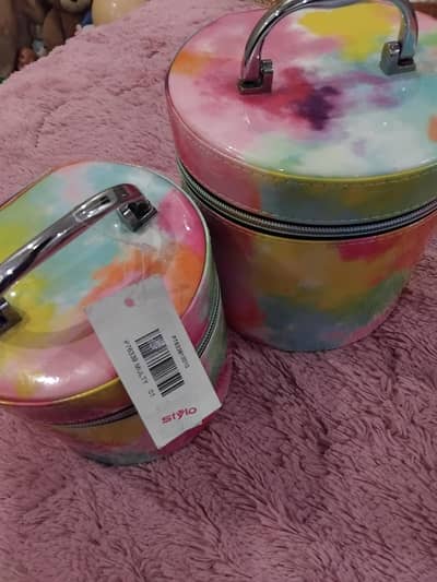 it's new recently got married but now moving abroad  selling my all th