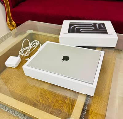 MacBook Pro 14” M3 Silver 8GB/512GB – 10/10 With Box