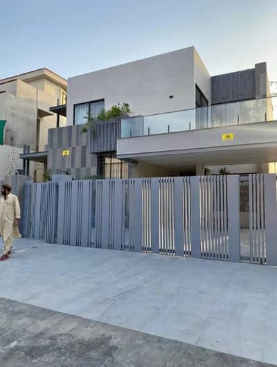 Urgent for sale 1 kanal house in jasmine block bahria town Lahore