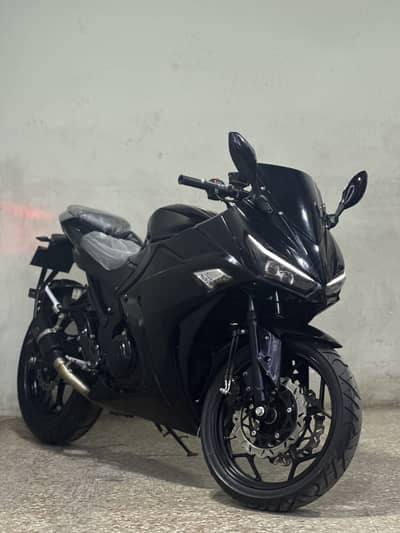 Yamaha r3 400cc 2025 model ( double cylinder)