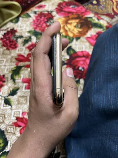 Apple iPhone XS Max Wathsaap only 03028041940