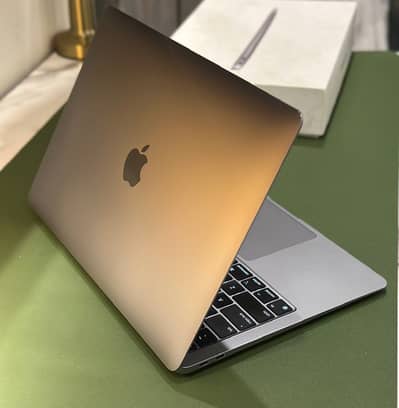 MacBook Air 2020 M1 8/256 10/10 Condition