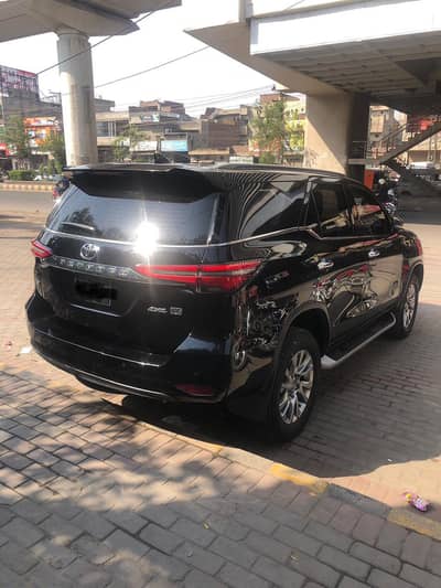 Toyota Fortuner V 2022