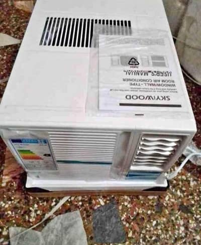 skywood window AC 0 75 with box