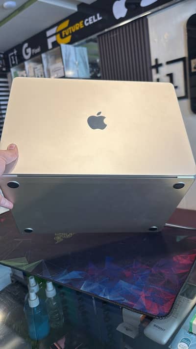 Macbook air m4 256gb with box and accessories