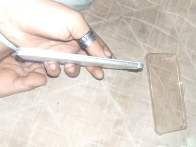 all ok h frient camera band h or finger in chalti gharna ki Waja sa ba