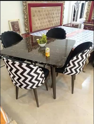 Beautiful 4 Seater Dining table Brand New