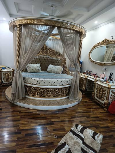 Sultan Round Bed