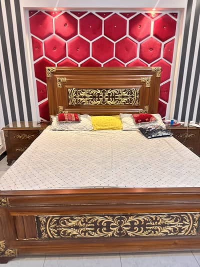 Double bed with 2 side tables and dressing table