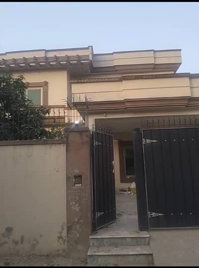 Single story Big house available for rent in Madina colony