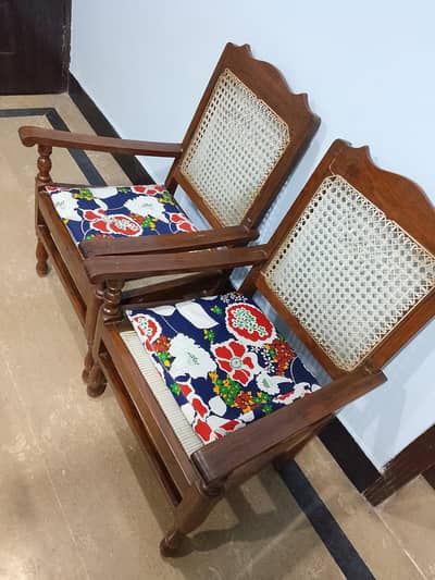 4 chairs in good condition