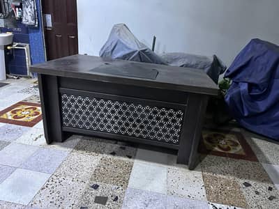 Computer or laptop table for office and study