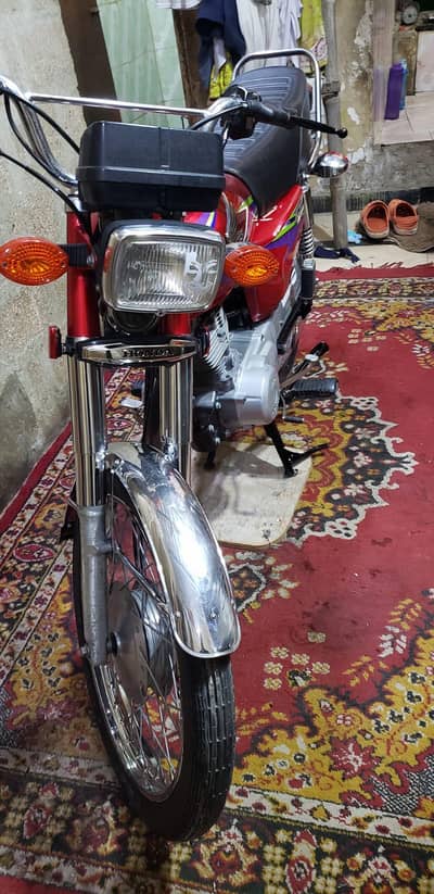 Honda CG 125cc bike urgent for sale 2017 model