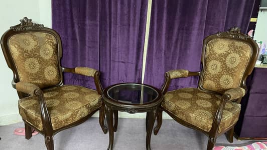 2 bedroom chairs with coffee table
